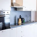 V86 - Charming 1 Bedroom Duplex With Harbour Views 아파트 센글리아