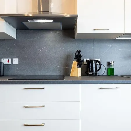 아파트 V86 - Charming 1 Bedroom Duplex With Harbour Views 센글리아