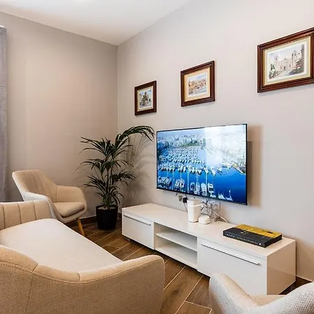V86 - Charming 1 Bedroom Duplex With Harbour Views 아파트 *