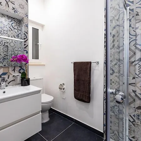 V86 - Charming 1 Bedroom Duplex With Harbour Views 아파트 센글리아
