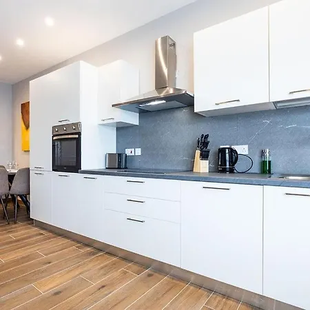 V86 - Charming 1 Bedroom Duplex With Harbour Views Appartamento